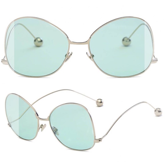 Cali’s ‘02 - Picture 5 of 8